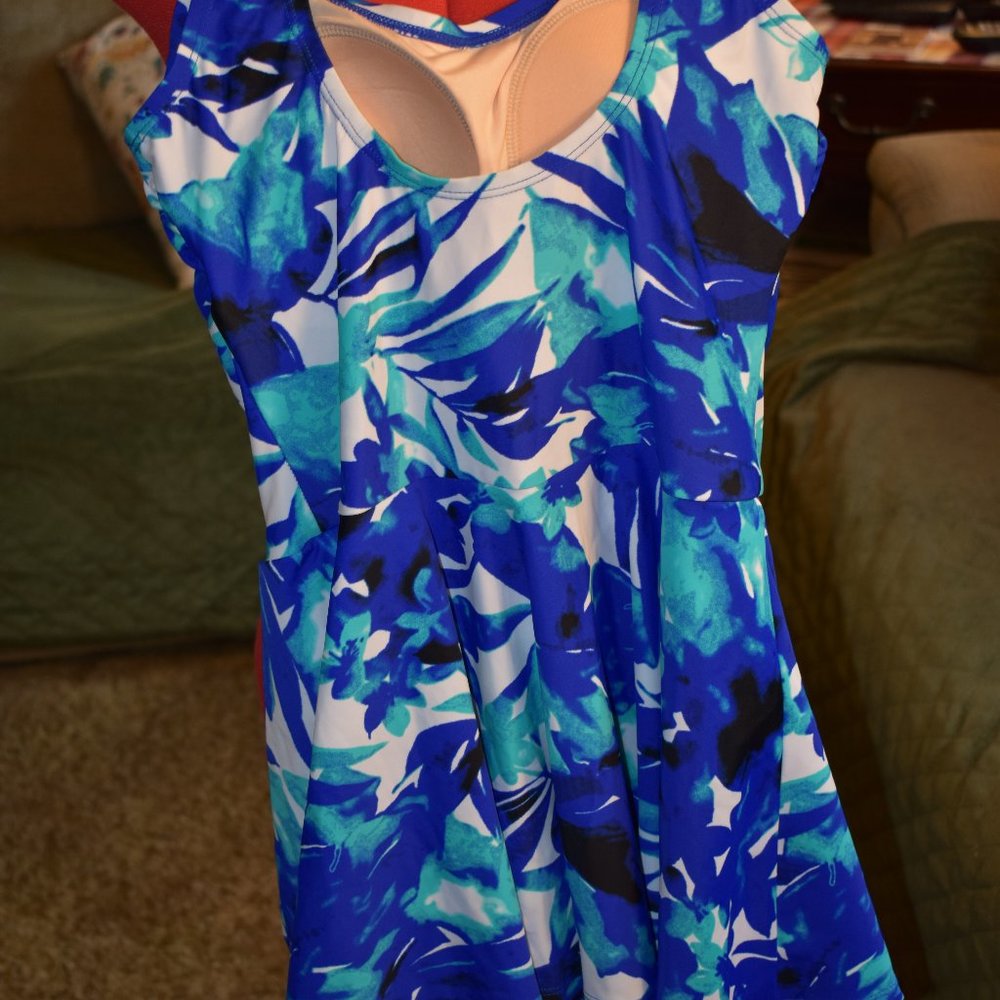 bathing suit - Picture 2 of 6